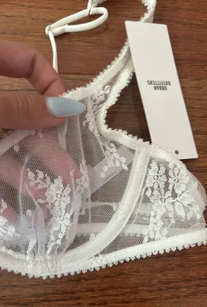 Urban Outfitters NWT Out From Under Amber Firecracker Lace Underwire Bra - 34A thumbnail 7
