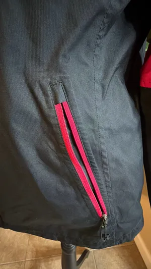 The North Face Pink & BlackThe North Face Pink & Black Hooded Windbreaker Jacket thumbnail 3