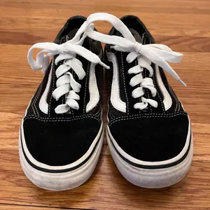 Vans Old Skool Black and White Skate Shoes Low Top Size 6.5 Women’s Streetwear thumbnail 3
