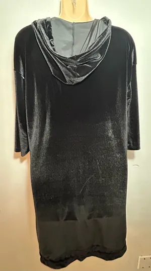 Women's sports and home dress.Size M. $28. thumbnail 4