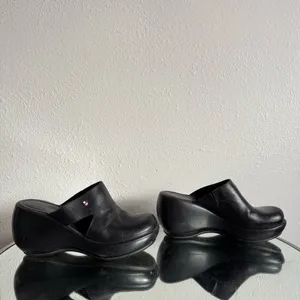 TOMMY HILFIGER Vintage 90s Y2K Black Leather Chunky Platform Slip On Clog Mules thumbnail 2