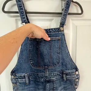 Old Navy Denim Distressed Shortalls Jean Cuffed Short Bib Overalls Size Small thumbnail 3