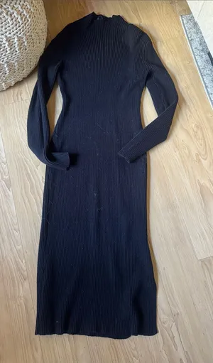 Vici Black Ribbed Long-Sleeve Midi Dress thumbnail 1