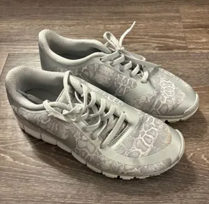 Nike Free 5.0 women's running sneakers. Size 7 thumbnail 1
