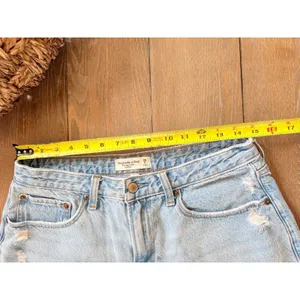 Abercrombie & Fitch The Baggy Short Womens Light Wash 28 6 Distressed Low Rise thumbnail 5