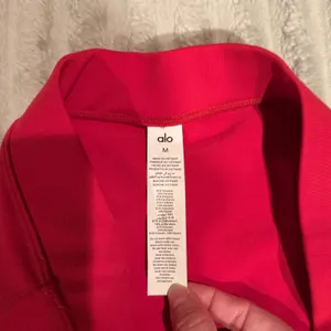 Alo Yoga High-Waist Airbrush Leggings Cherry Red Split Hem Size Medium thumbnail 3