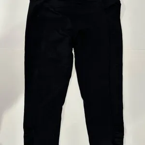 Athleta Capri S Black‎ Ruched Cropped - Size S. thumbnail 7