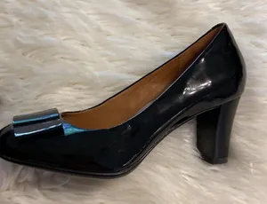 Clarks Artisan Shoes size 8.5 patend leather with bow color black thumbnail 1