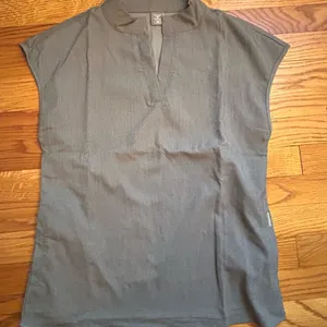 Women's scrub Top Gray Size XS thumbnail 1