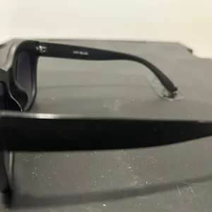 Steve Madden Black Sunglasses Sleek Design UV Protection thumbnail 5