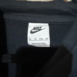 Nike sweatshirt thumbnail 2