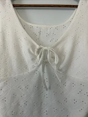 Stretchy Cream Eyelet Tie-Front Tank Top thumbnail 4