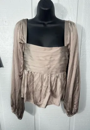 Abercrombie & Fitch Beige Ruched Top Size Medium EUC thumbnail 1