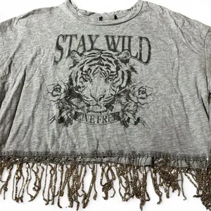 Womens Gray Graphic Crop T‎ Shirt Tiger Roses Stay Wild Live Free Fringe Grunge thumbnail 4