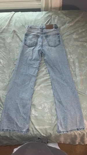 High-Rise 90s H&M Straight Leg Jeans thumbnail 2