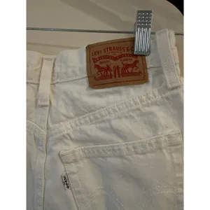 Levi's High Waisted Ripped Mom Shorts Jeans Fray Hem White Women's Size 26 thumbnail 7