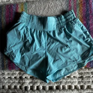 Lululemon Shorts Hot Hot thumbnail 1
