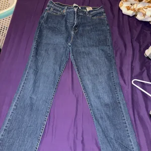Levi’s Perfectly Slimming Jeans 512 thumbnail 1