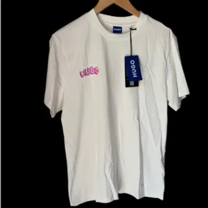 HUGO White shirt Short Sleeve Tee with Graphic Detail new small unisex thumbnail 11