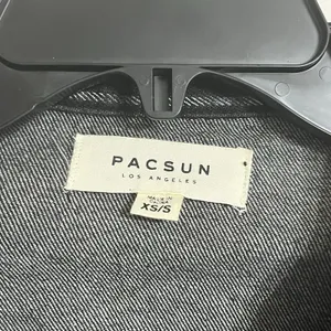 PACSUN Women's Cropped Denim Jacket‎ Size XS/S Black With White Stripes thumbnail 3