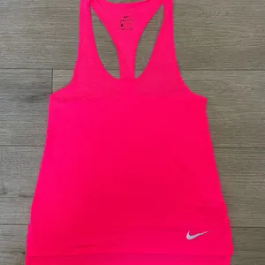 Nike tank thumbnail 1