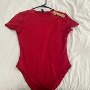 red bodysuit Size M thumbnail 1