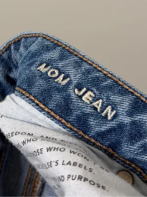 AE Mom Jean Size 8 long Distressed thumbnail 7