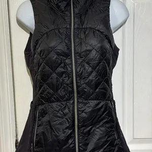 Lululemon Down For A Run Vest Black Slim-fit Goose Down 800 fill size‎ 4 thumbnail 3