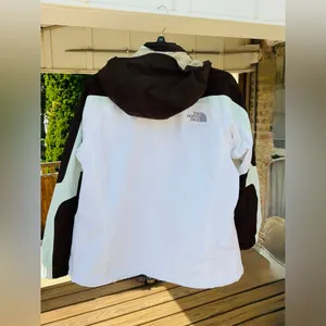 THE NORTH FACE jacket 🖤💚🤍 thumbnail 10