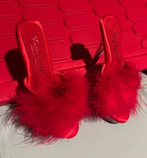 New Womwn's Fabulicious Red Feather 5" Platform Slide Mule Heels size 5 thumbnail 1