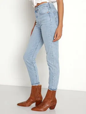 Levi's Premium Wedgie Icon Fit Jeans in Tango Light Wash Size 28 thumbnail 5