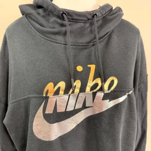 Nike Womens Black Metallic Gold Silver Logo Cropped Hoodie‎ Sweatshirt Size M thumbnail 5