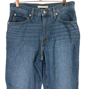 Levi’s Women’s 94 Baggy Cropped Raw Hem‎ Jeans Size 30 thumbnail 4