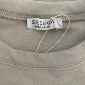 Sheshow Sweater Medium Ivory Bow Mama Graphic Crewneck Cozy Casual‎ thumbnail 6