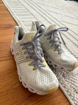 On cloud sneakers  thumbnail 4