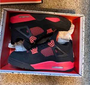 Air Jordan 4 Retro thumbnail 1