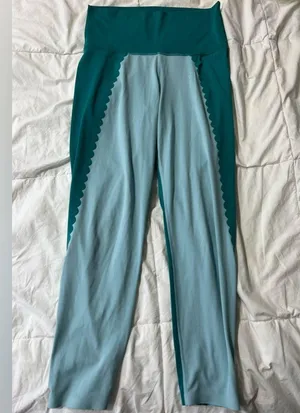 Aerie cropped length leggings scallop design thumbnail 2