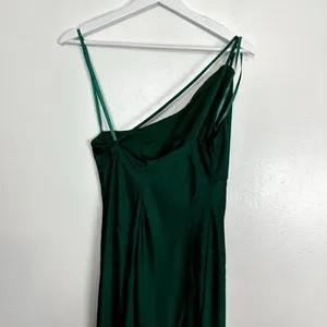 MAC DUGGAL One-Shoulder Satin Trumpet Gown in Emerald Green Size US 4 thumbnail 6