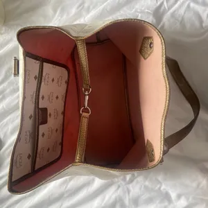 MCM Princess Lion White Shoulder Tote thumbnail 7