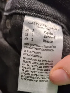 American Eagle Black Mom Jeans Size 2R thumbnail 5
