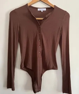 Betro Simone | Cash Brown ribbed Button Henley style Bodysuit | Extra Small thumbnail 1