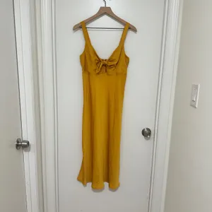 Francesca's Mi Ami |‎ NWT Mustard Yellow Satin Tie Front Midi Dress, Size M thumbnail 4
