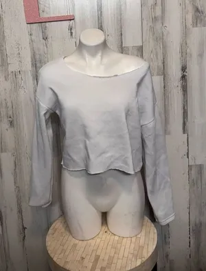 White crop top sweater Size L thumbnail 1