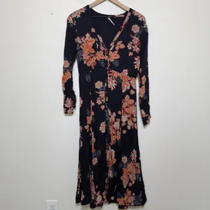 Free People Women Miranda Dress 2‎ Black Floral Whimsigoth Midi Date Night thumbnail 2