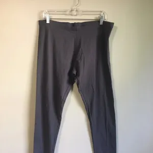 Victoria's Secret XL short grey leggings‎ thumbnail 6