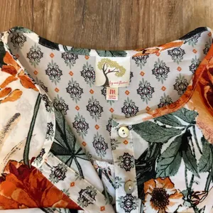 Anthropologie Fig & Flower Top White Multi Floral 1/4 Button 3/4 Sleeves Tunic thumbnail 2