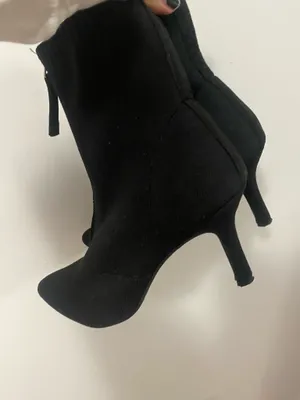Black low boots Size 8.5 thumbnail 3