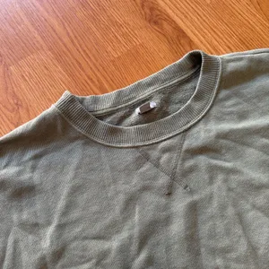 Aerie Green Crewneck Size Large thumbnail 2