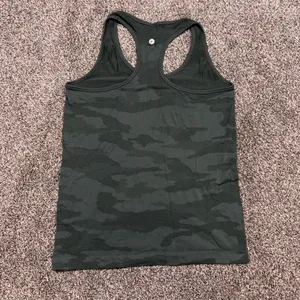90 Degree green camo tank top in size S. Nylon & spandex blend. thumbnail 3