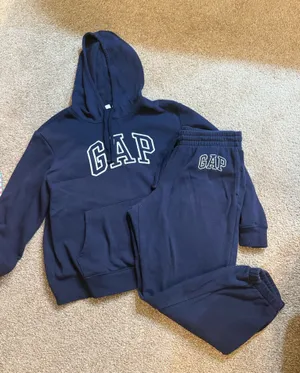 GAP sweatsuit  thumbnail 1